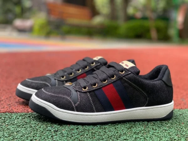 Gucci schwarz-roter Denim GUCC Gucci Screener Low-Top-Sneaker zum Schnüren mit dicker Sohle und runder Zehenpartie für Herren in Schwarz