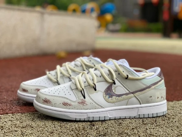 Nike Dunk Low Low-Top-Freizeitsneaker mit Dunk-Riemen in gebrochenem Weiß und Grün DV0831-101