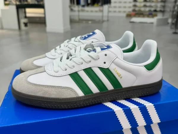 Adidas Originals Samba Vegan Samba Trainingsschuhe IG1024 in Weiß, Grau und Grün