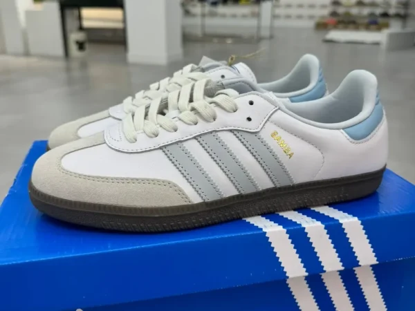 Adidas Originals Samba Vegan Samba Trainingsschuhe ID2055 in Weiß, Grau und Blau