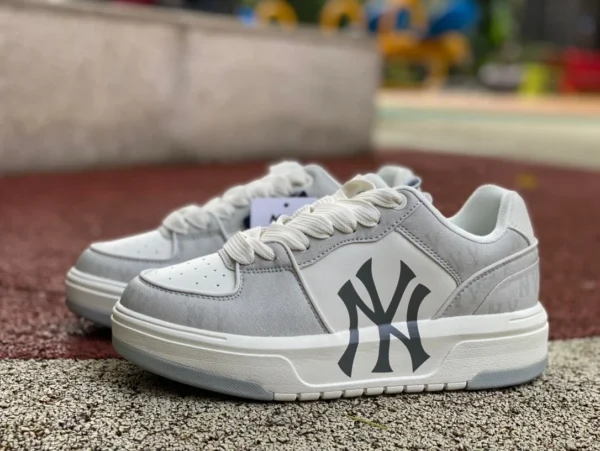 MLB weiß und grau MLB 24SS New York Yankees Retro-Presbyopie-Trendige, bequeme Low-Top-Sneaker mit dicken Sohlen für Männer und Frauen in Grau