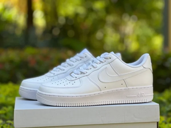 Air Force AF1 reinweiß rein original Nike Air Force1 AF1 Air Force One Low-Top-Freizeitsneaker CW2288-111