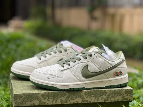 Dunk Gucci gemeinsame weiße und grüne Nike Dunk x GUCCI Sneakers DQ1098-368