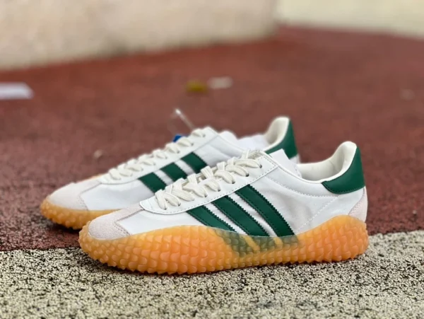 Adidas Laufschuhe aus weißem und grünem Gummi adidas Clover Country x Kamanda klassische Herrenschuhe G26797